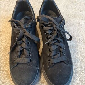Men’s Alexander McQueen Black Suede Oversize Sneaker. Size 40.